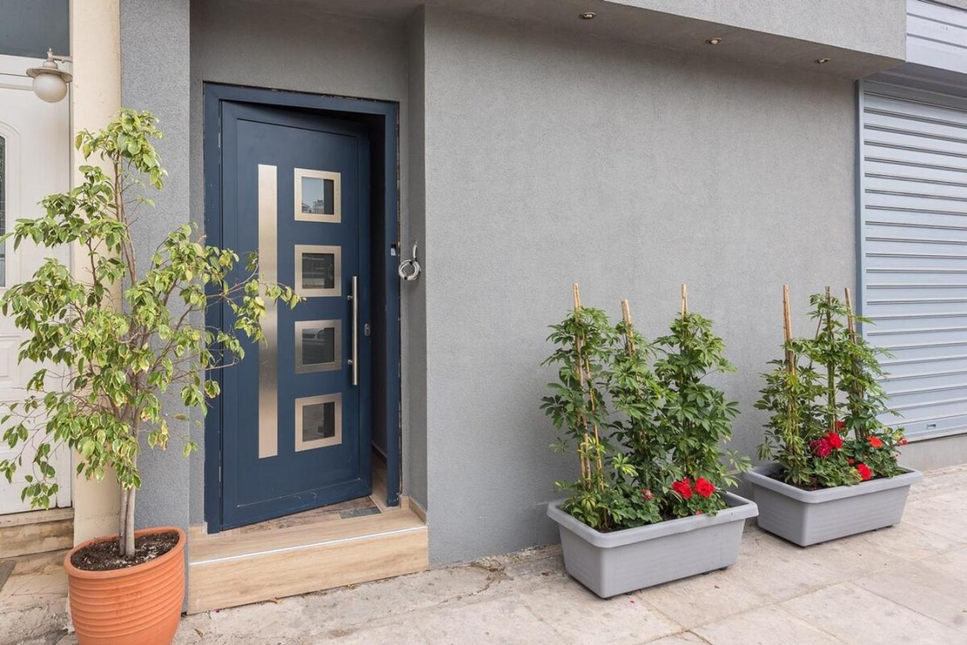 Apartment 3 *