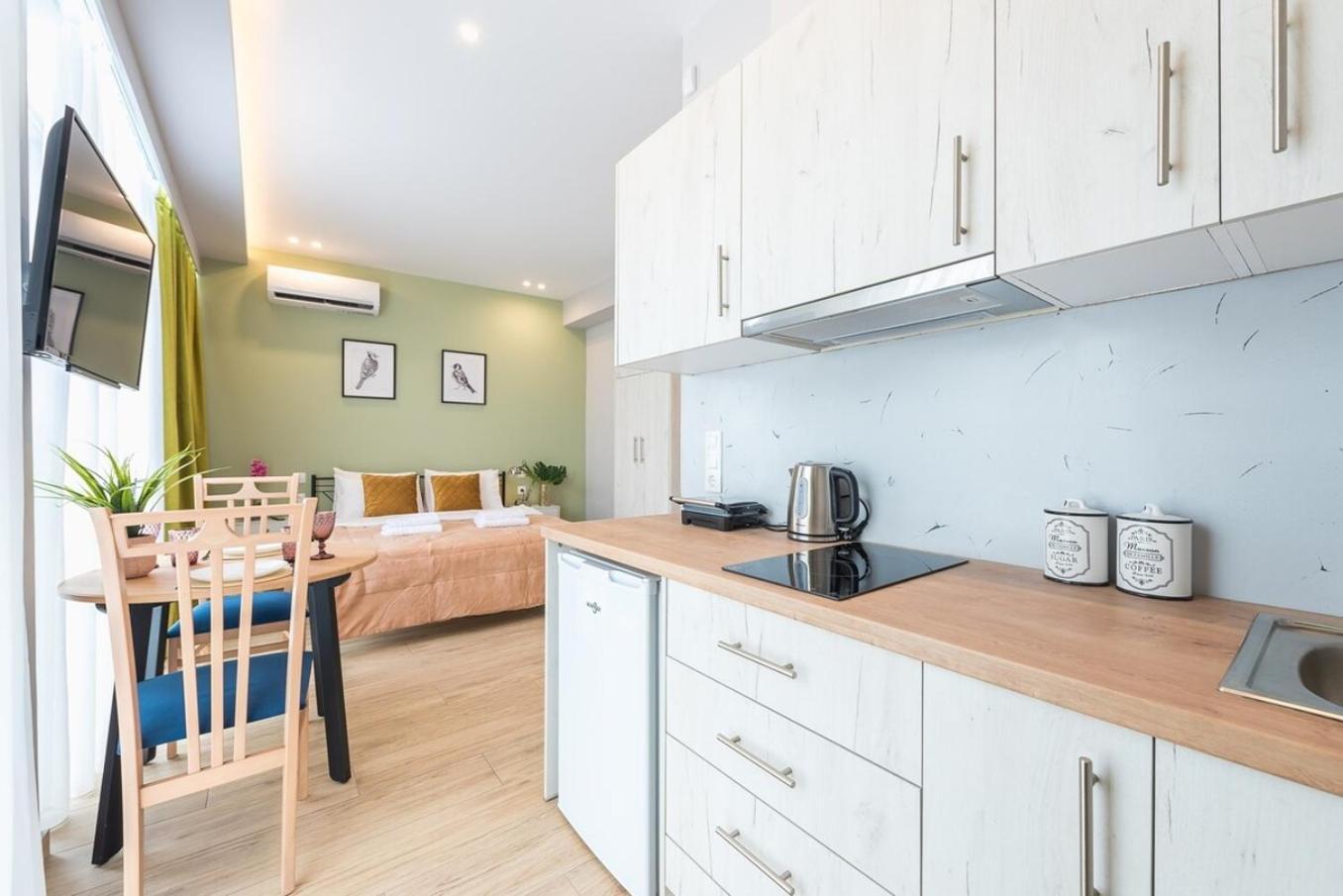 3 Apartment *